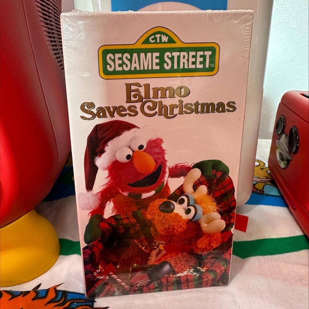 ELMO SAVES CHRISTMAS VHS (SEALED)